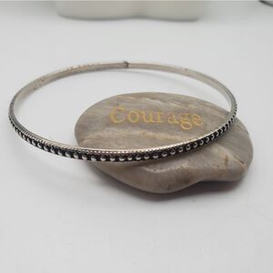 Raised edge bumpy bracelet silver tone‎